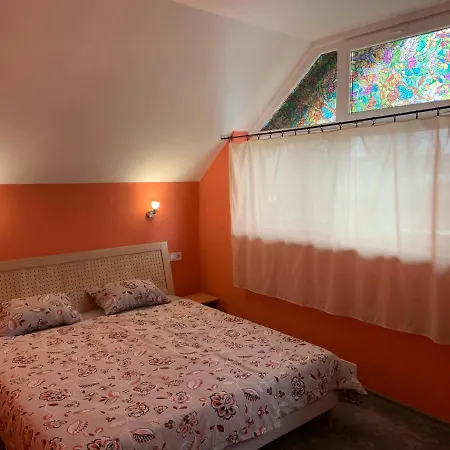Szitakoeto Panzio Bed & Breakfast *